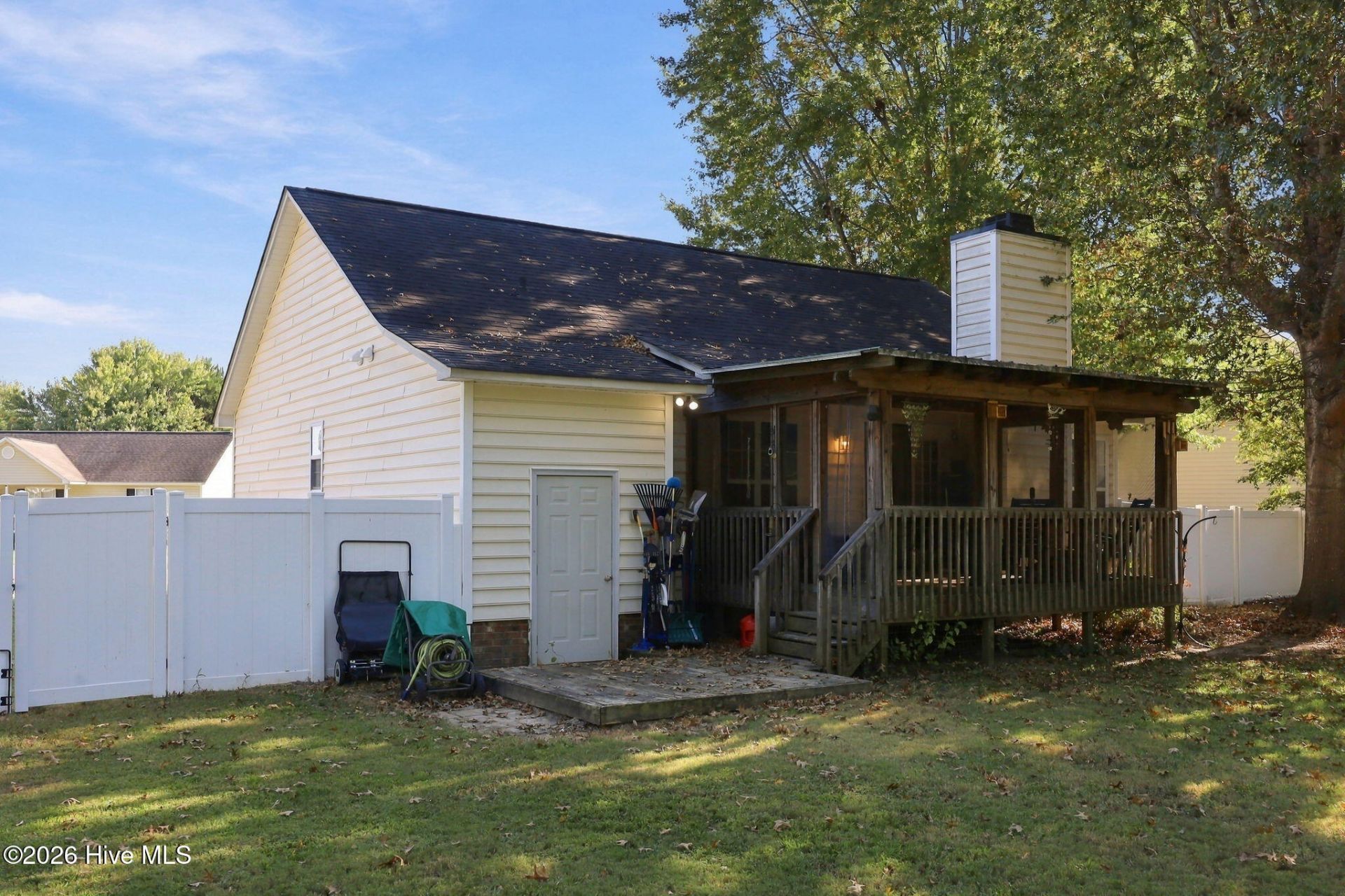 208 John Avenue  Photo 40