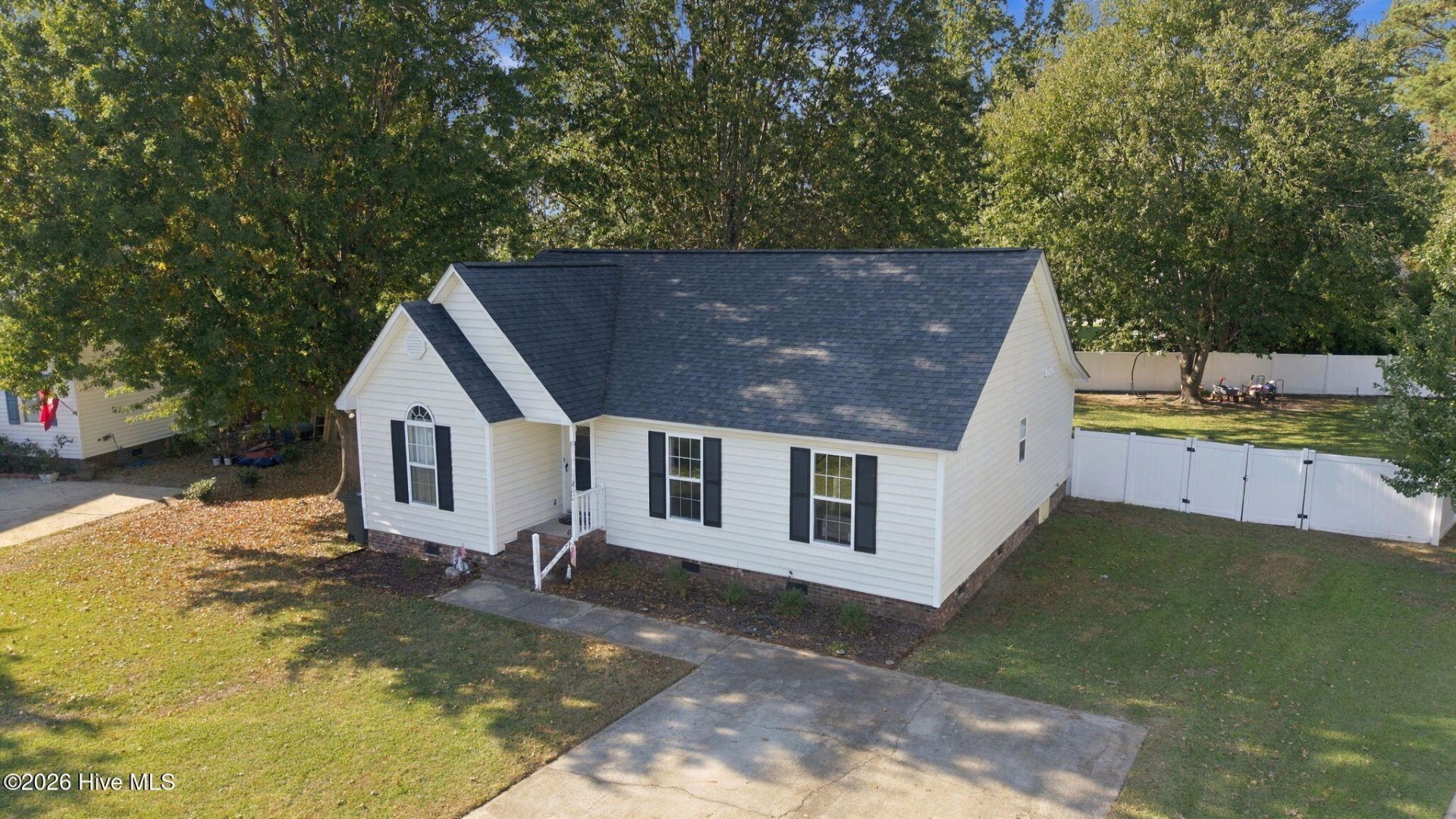 208 John Avenue  Photo 6