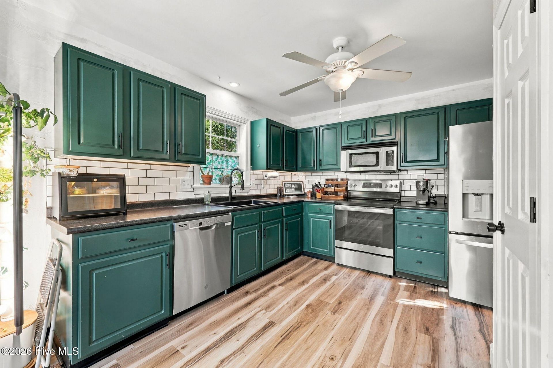 208 John Avenue  Photo 9