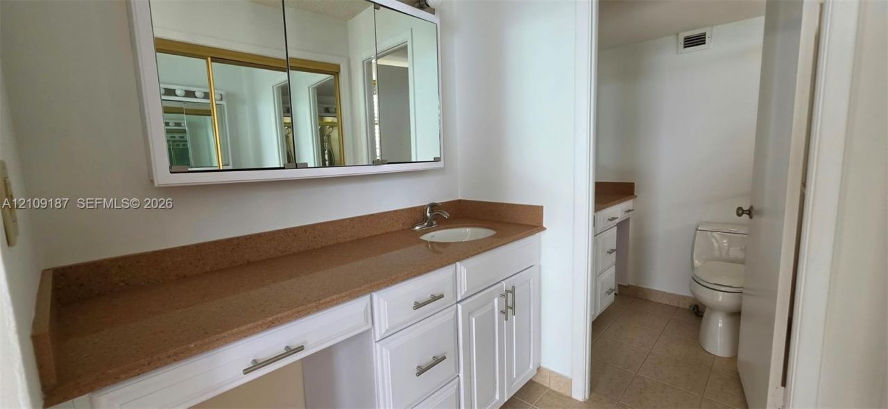 6039 Collins Ave, Unit 1625, Miami Beach, FL 33140 Photo