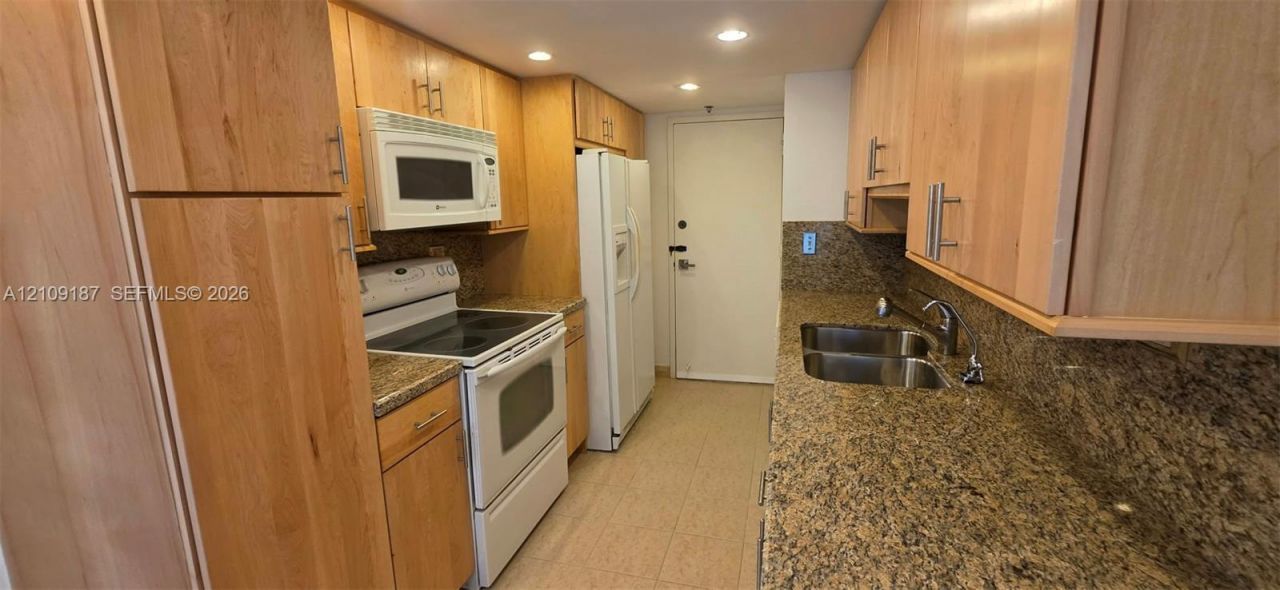 6039 Collins Ave, Unit 1625, Miami Beach, FL 33140 Photo