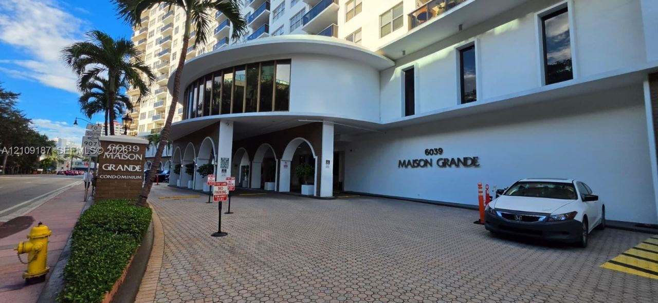 6039 Collins Ave, Unit 1625, Miami Beach, FL 33140 Photo