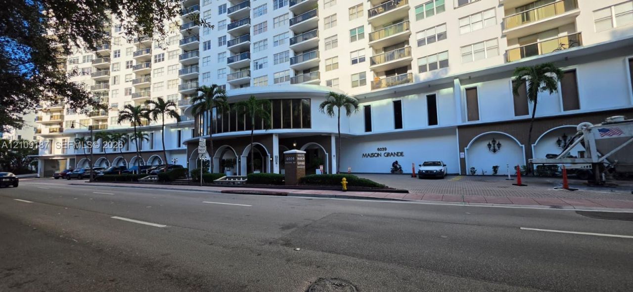 6039 Collins Ave, Unit 1625, Miami Beach, FL 33140 Photo