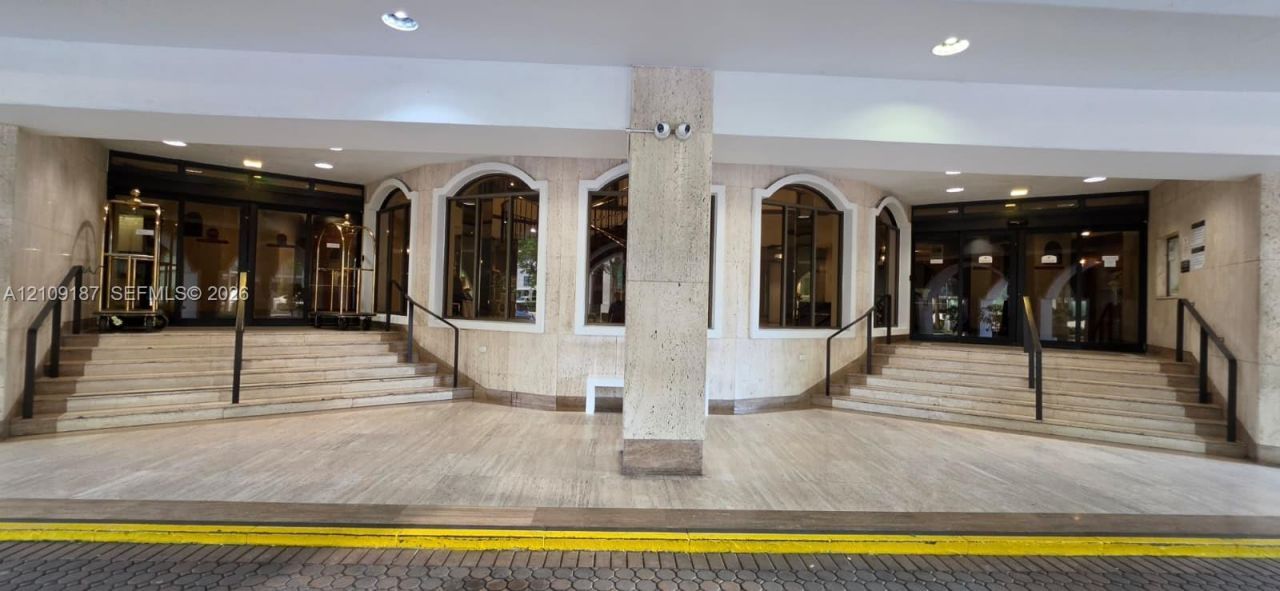 6039 Collins Ave, Unit 1625, Miami Beach, FL 33140 Photo