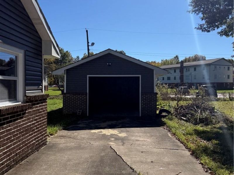 3203 Mcguffey Road, Youngstown, OH 44505 Photo 3