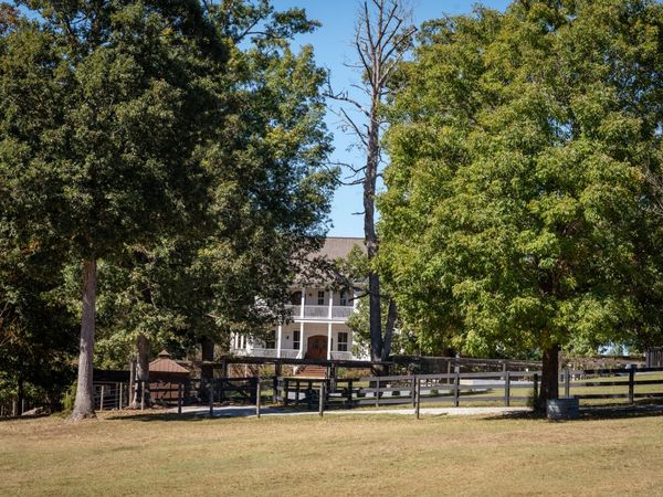 4325 Cave Springs Rd , Columbia, TN 38401