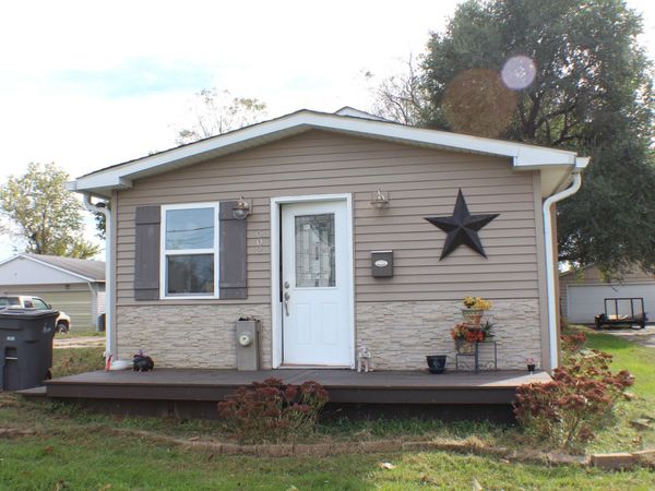602 3rd Avenue W, Milan, IL 61264