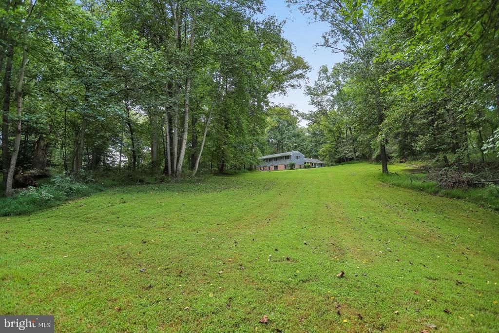1075 Manning Street , Great Falls, VA 22066 Main Photo