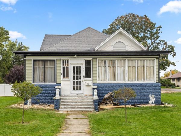 401 S Jackson Street , Flanagan, IL 61740