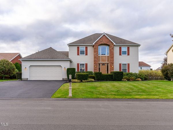 31 Woodridge Drive, Loudonville, NY 12211