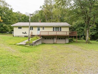 1900 County Route 11 , Parish, NY 13131