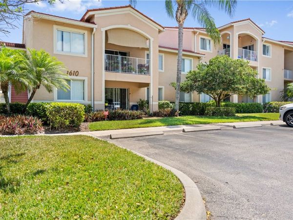 1610 N 42nd Circle, Unit 207, Vero Beach, FL 32967