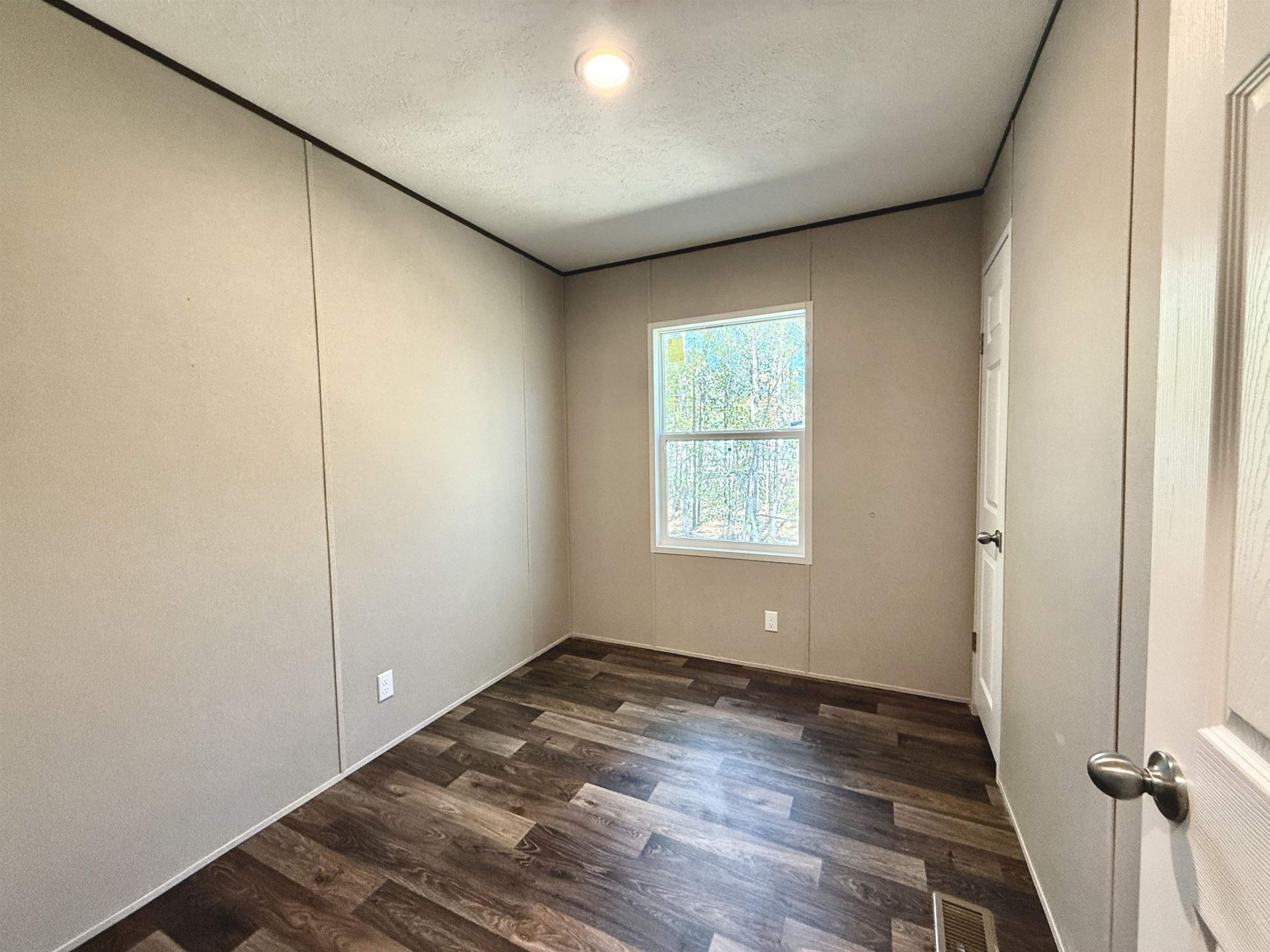 693 N Farr Ave.  Photo 10