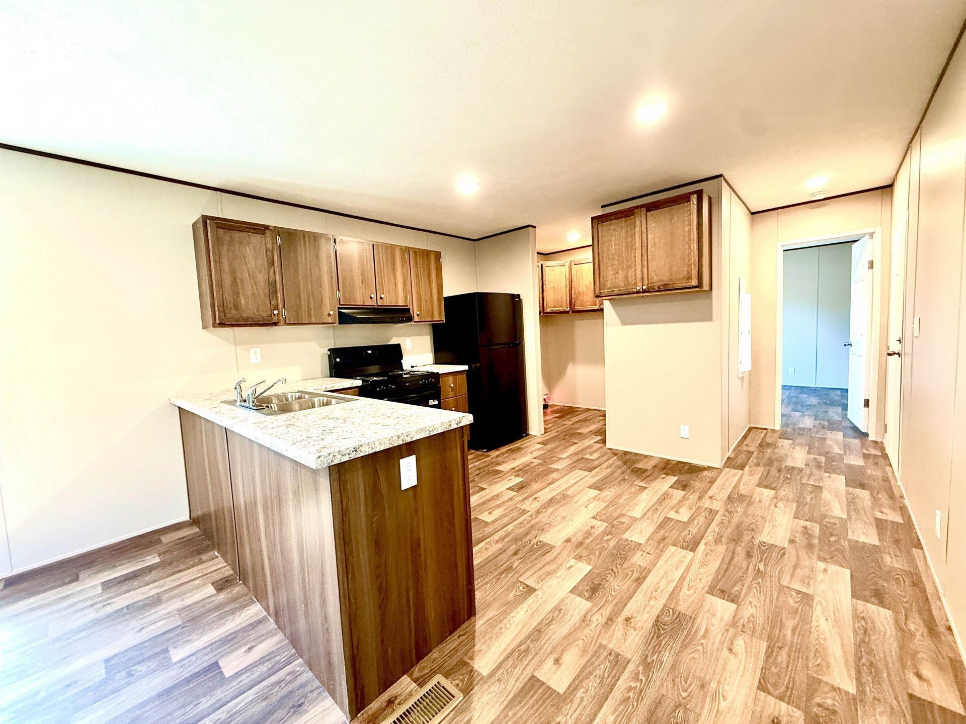 693 N Farr Ave.  Photo 4