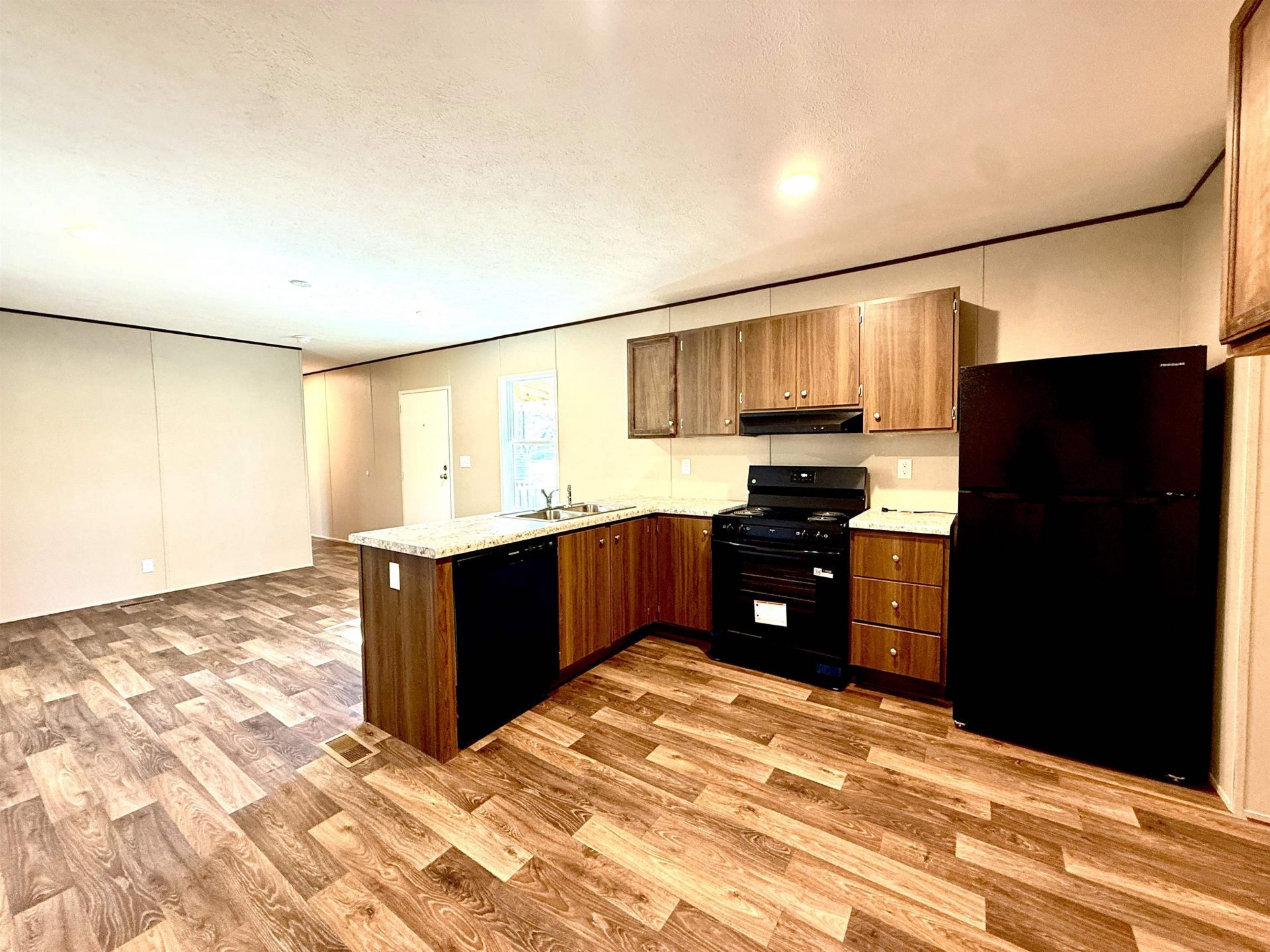 693 N Farr Ave.  Photo 5