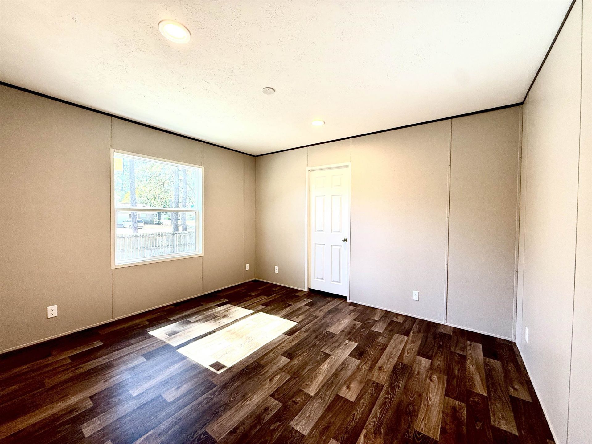 693 N Farr Ave.  Photo 6