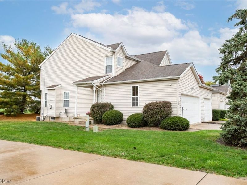 100 Meander Lane, Elyria, OH 44035 Photo 3