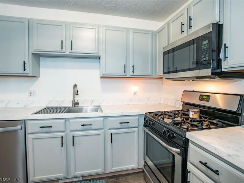 100 Meander Lane, Elyria, OH 44035 Photo 7