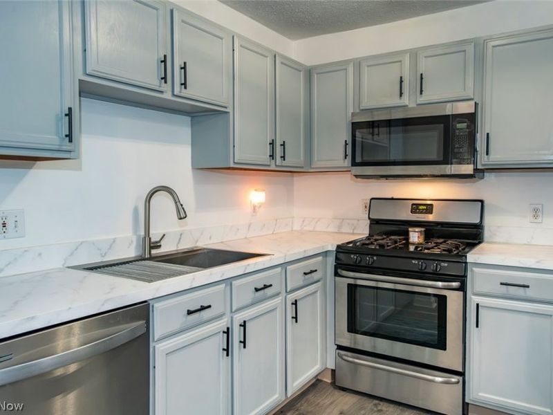 100 Meander Lane, Elyria, OH 44035 Photo 8