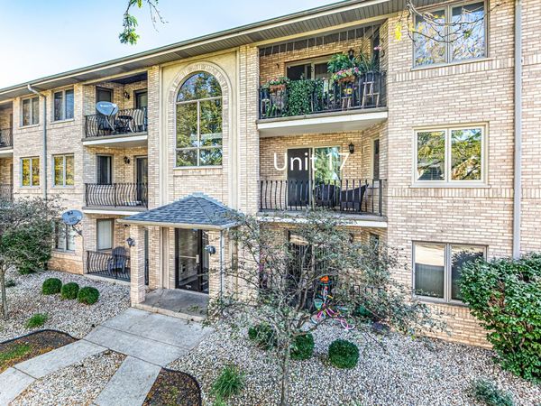 8807 S 79 Avenue, Unit 17, Hickory Hills, IL 60457