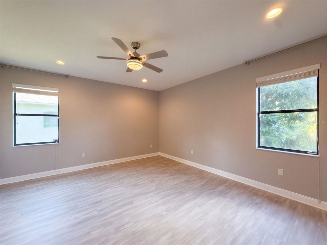12424 Belcroft Drive , Riverview, FL 33579 Photo