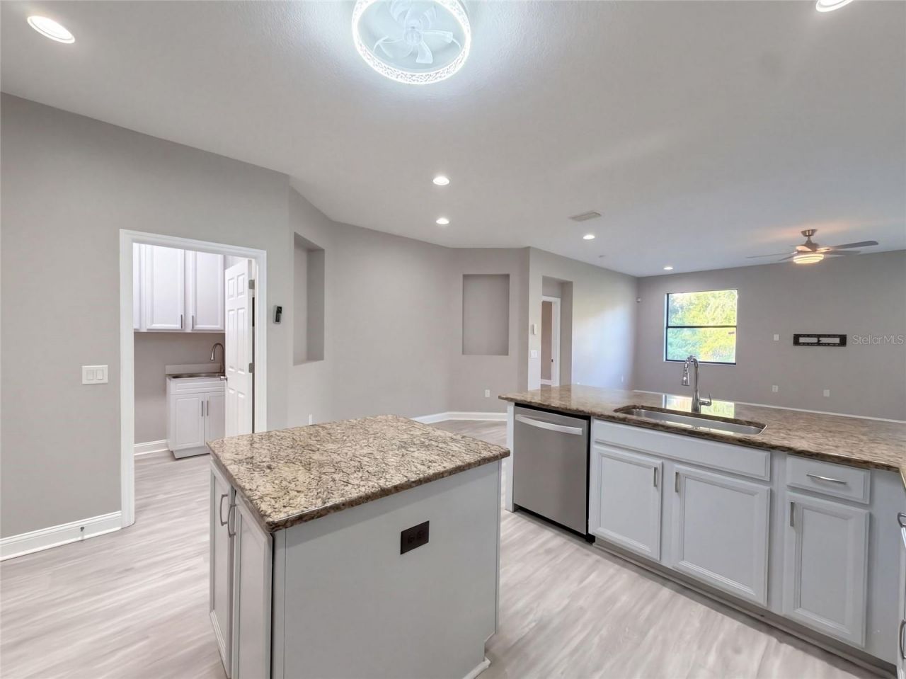 12424 Belcroft Drive , Riverview, FL 33579 Photo