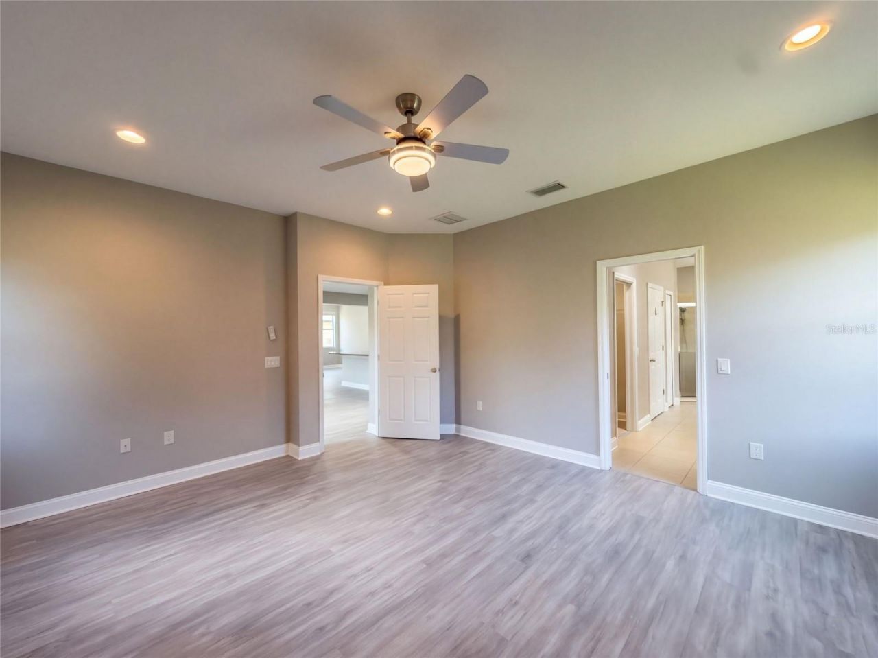 12424 Belcroft Drive , Riverview, FL 33579 Photo