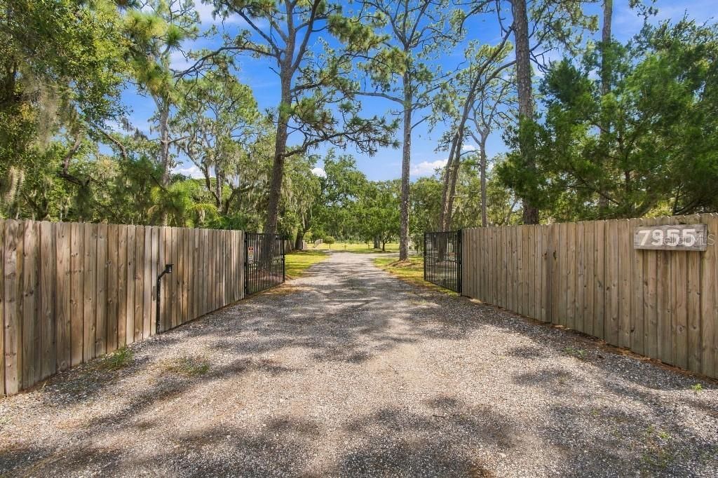 7865 27th Street E, Sarasota, FL 34243 Photo
