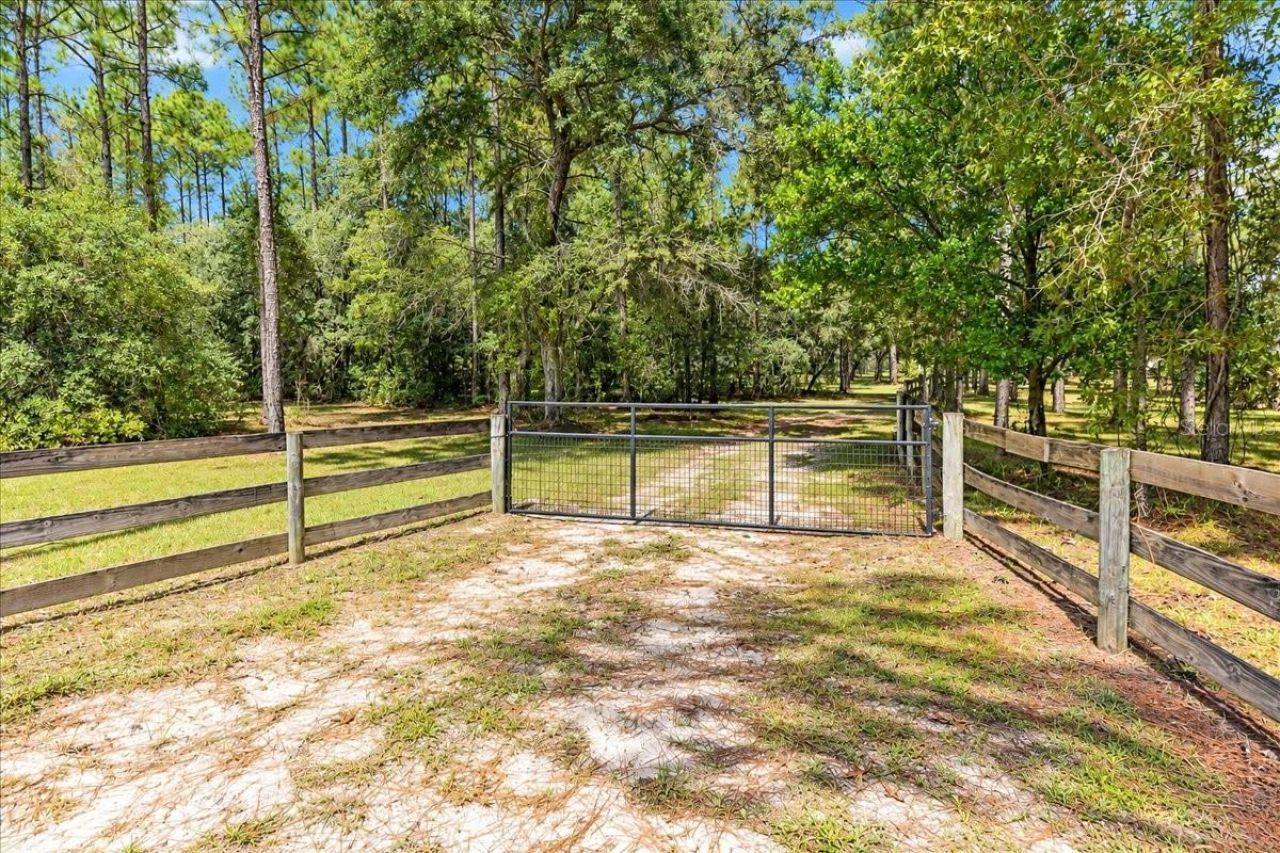 12931 SE 21st Place , Morriston, FL 32668 Photo