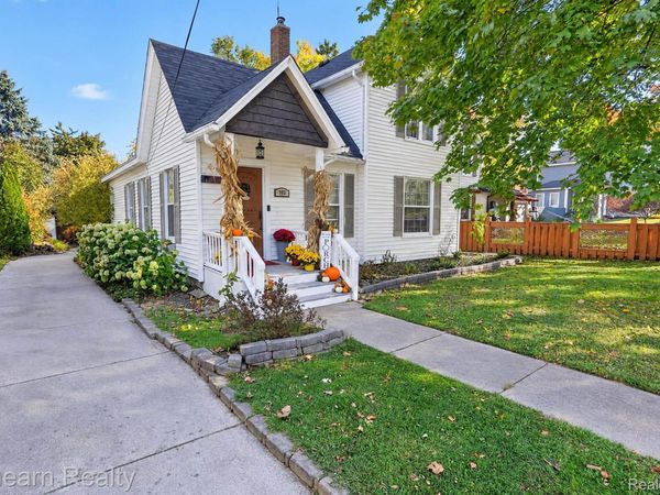 703 S Leroy Street, Fenton, Mi 48430