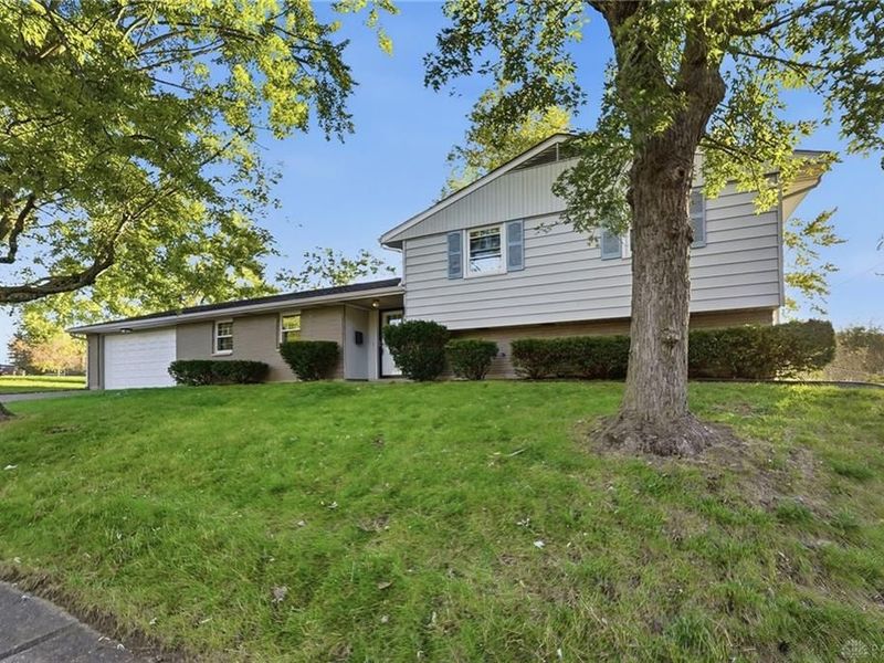 6948 Michelle Place, Englewood, OH 45322 Photo 2