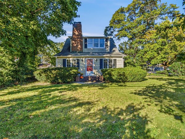 241 Bayville Avenue , Bayville, NY 11709