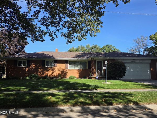 6006 Holly Glenn Drive, Toledo, OH 43612