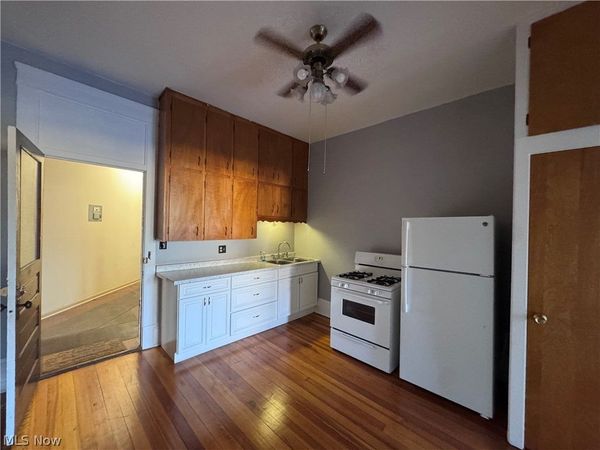 153 S Main Street , Columbiana, OH 44408