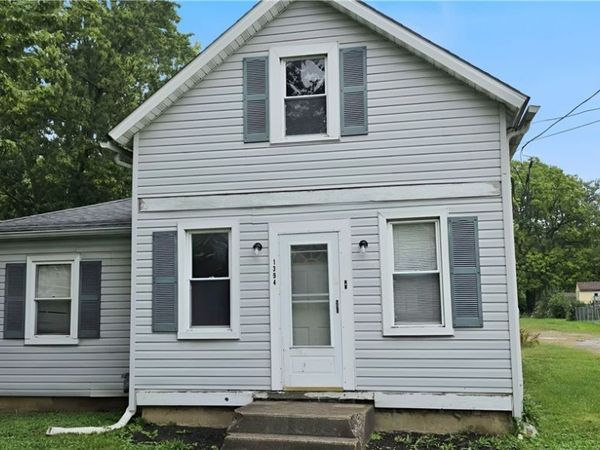 1394 East Avenue , Elyria, OH 44035