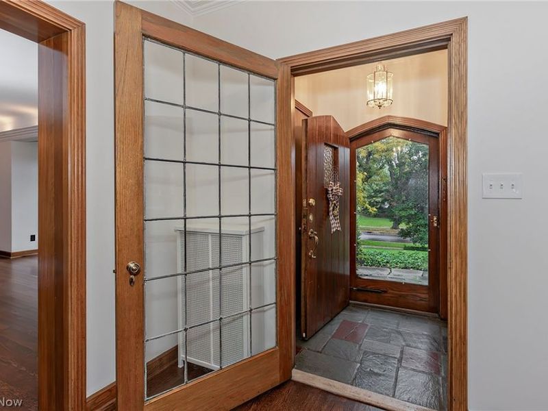 18420 Shelburne Road, Shaker Heights, OH 44118 Photo 3