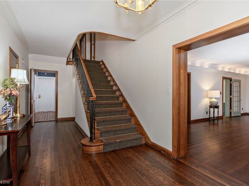 18420 Shelburne Road, Shaker Heights, OH 44118 Photo 4
