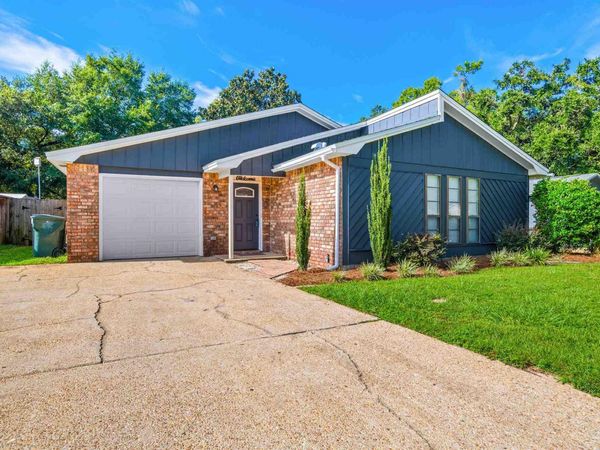 3981 Elmcrest Dr, Pensacola, FL 32504