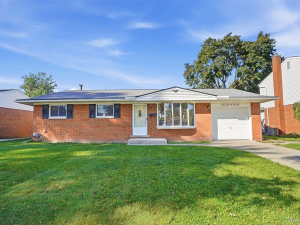 39615 Kingsbury Drive, Sterling Heights, Mi 48313