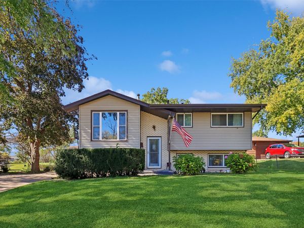 735 John Clinton Drive, Carlisle, IA 50047