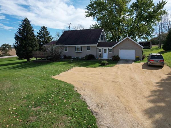 19558 144th Avenue , Monticello, IA 52310