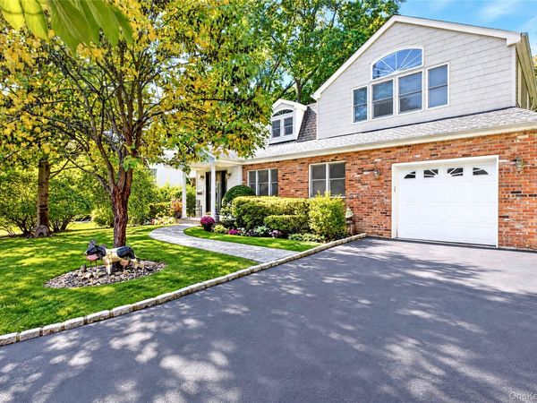 29 Barberry Lane , East Hills, NY 11577