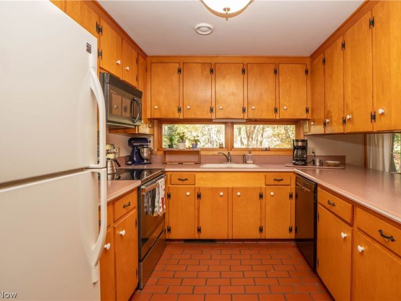 2221 Devonshire Drive NW, Canton, OH 44708 Photo 13