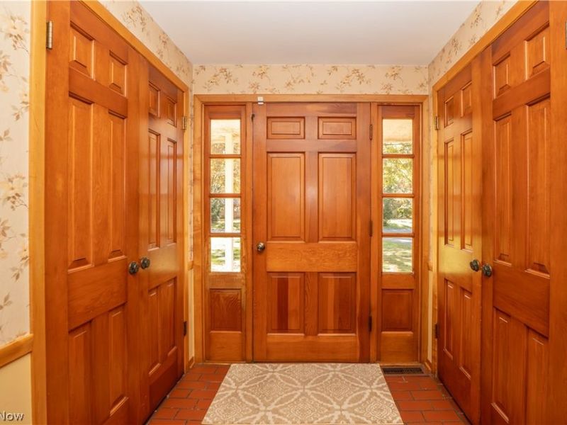 2221 Devonshire Drive NW, Canton, OH 44708 Photo 4