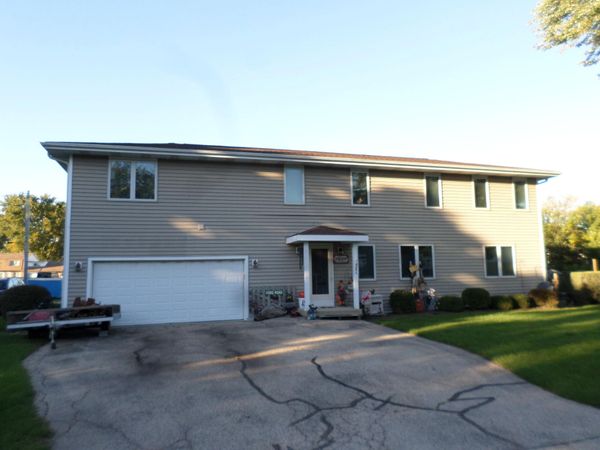 400 E North St, Salem Lakes, WI 53170