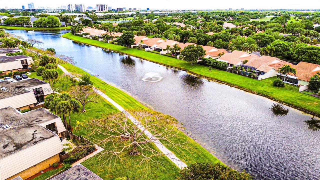 1802 18th Way, Unit 1802, West Palm Beach, FL 33407 Photo
