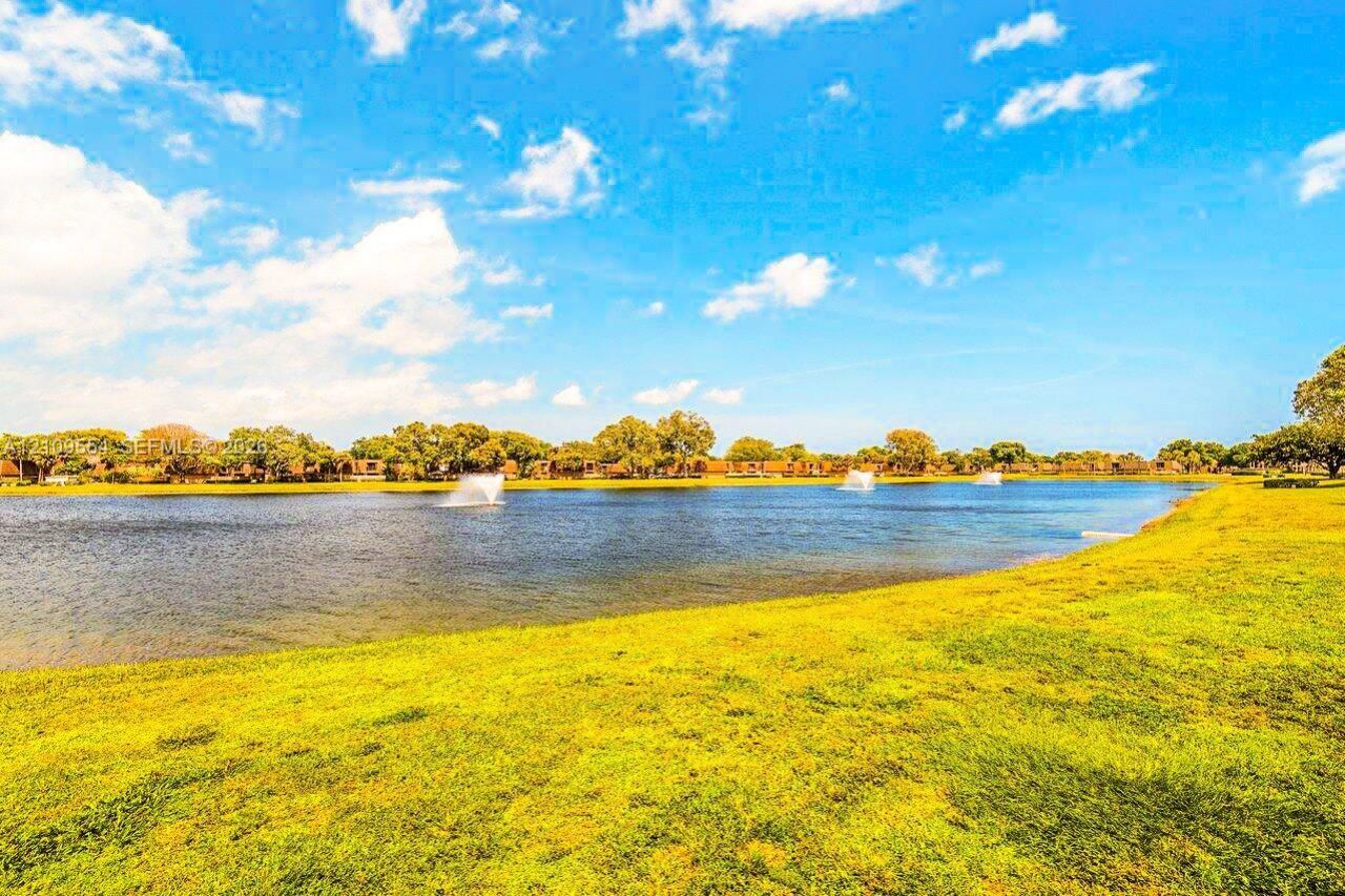 1802 18th Way, Unit 1802, West Palm Beach, FL 33407 Photo