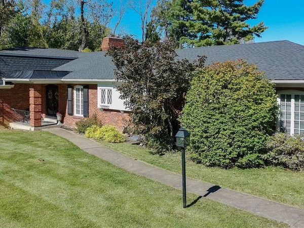 11631 Fallbrook Drive, Town and Country, MO 63131