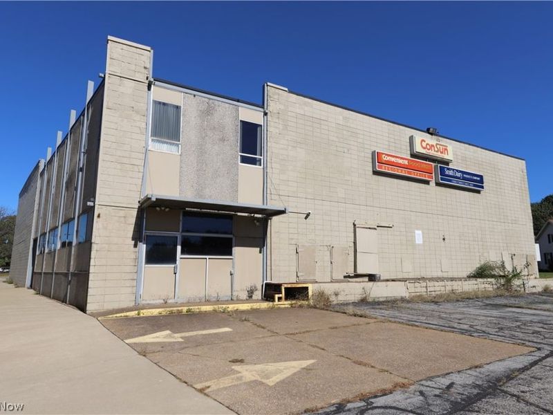 123 Gateway Boulevard N, Elyria, OH 44035 Photo 1