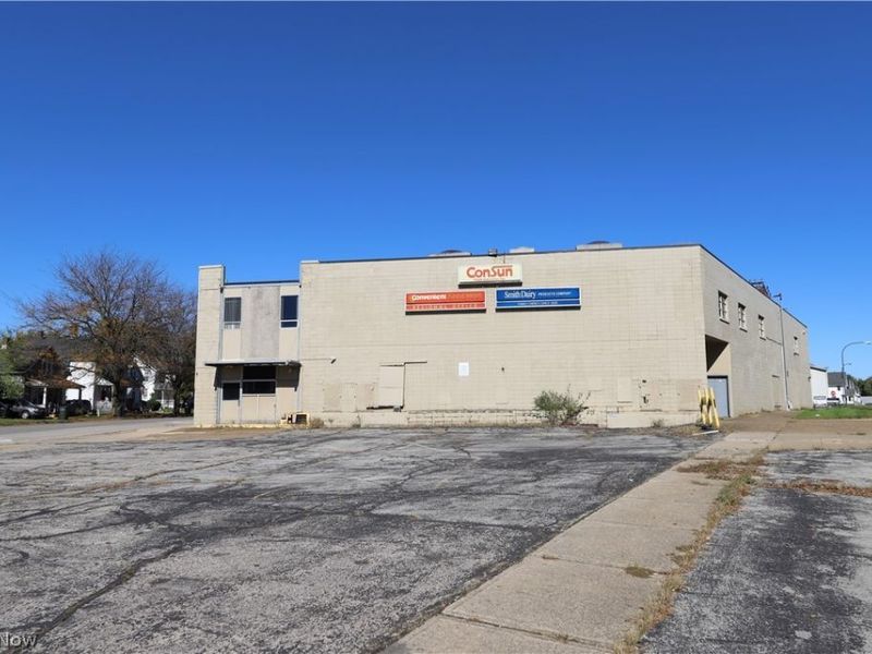 123 Gateway Boulevard N, Elyria, OH 44035 Photo 2